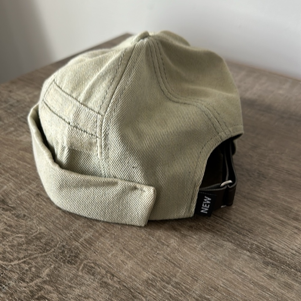 Bill-less hat - Picture 2 of 4